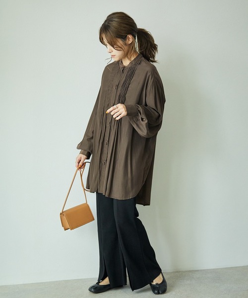 ECRIRE（エクリール）の「【yun_wearコラボ】BIGシルエットスタンドカラーピンタックロングスリーブブラウス（シャツ/ブラウス・レディース・ブラック/ベージュ/ブラウン/カーキ/オフホワイト・M）」の10枚目の写真