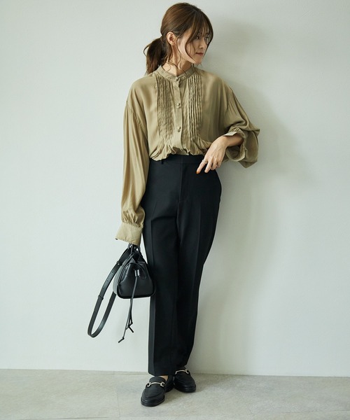 ECRIRE（エクリール）の「【yun_wearコラボ】BIGシルエットスタンドカラーピンタックロングスリーブブラウス（シャツ/ブラウス・レディース・ブラック/ベージュ/ブラウン/カーキ/オフホワイト・M）」の7枚目の写真