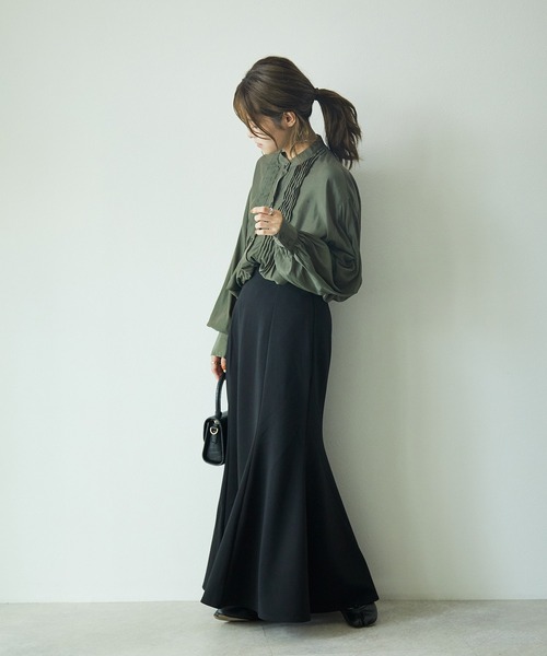 ECRIRE（エクリール）の「【yun_wearコラボ】BIGシルエットスタンドカラーピンタックロングスリーブブラウス（シャツ/ブラウス・レディース・ブラック/ベージュ/ブラウン/カーキ/オフホワイト・M）」の8枚目の写真