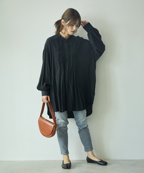 ECRIRE（エクリール）の「【yun_wearコラボ】BIGシルエットスタンドカラーピンタックロングスリーブブラウス（シャツ/ブラウス・レディース・ブラック/ベージュ/ブラウン/カーキ/オフホワイト・M）」の12枚目の写真