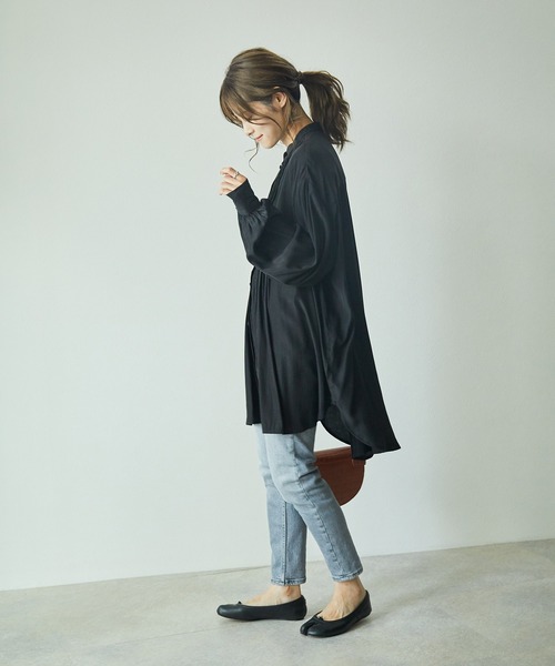 ECRIRE（エクリール）の「【yun_wearコラボ】BIGシルエットスタンドカラーピンタックロングスリーブブラウス（シャツ/ブラウス・レディース・ブラック/ベージュ/ブラウン/カーキ/オフホワイト・M）」の18枚目の写真