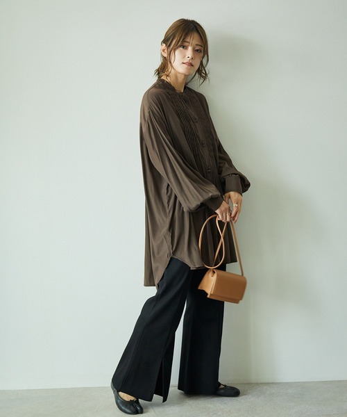 ECRIRE（エクリール）の「【yun_wearコラボ】BIGシルエットスタンドカラーピンタックロングスリーブブラウス（シャツ/ブラウス・レディース・ブラック/ベージュ/ブラウン/カーキ/オフホワイト・M）」の21枚目の写真