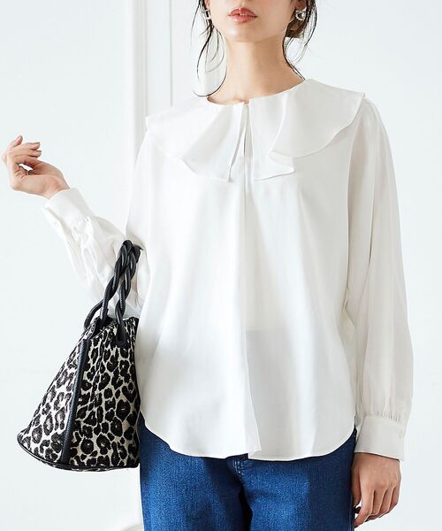 le.coeur blanc（ルクールブラン）の「ツイルクロスフリルブラウス（シャツ/ブラウス・レディース・ダークブラウン/ブルー/オフホワイト・38）」の5枚目の写真