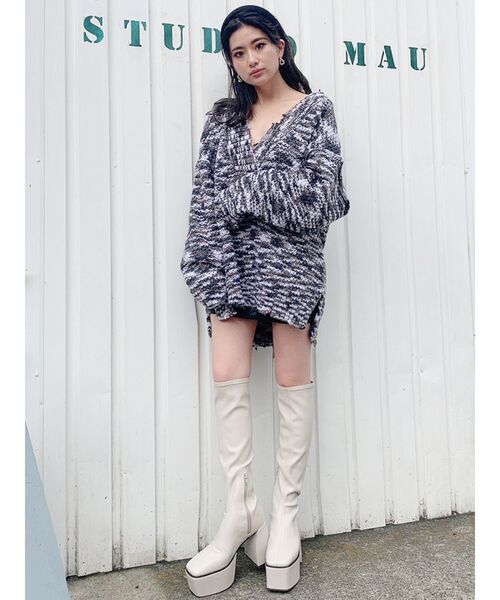 GYDA(ジェイダ)の「スペースダイヤーンVネックBIG ニット TOPS(ニット/セーター・レディース・グレー/ネイビー/ブラウン・FREE)」の18枚目の写真