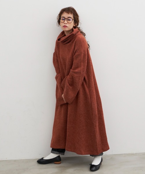 Libra Cue(リブラ キュー)の「ボリュームスリーブニットワンピース(ワンピース・レディース・イエロー/オレンジ/グリーン/グレー・FREE)」の4枚目の写真