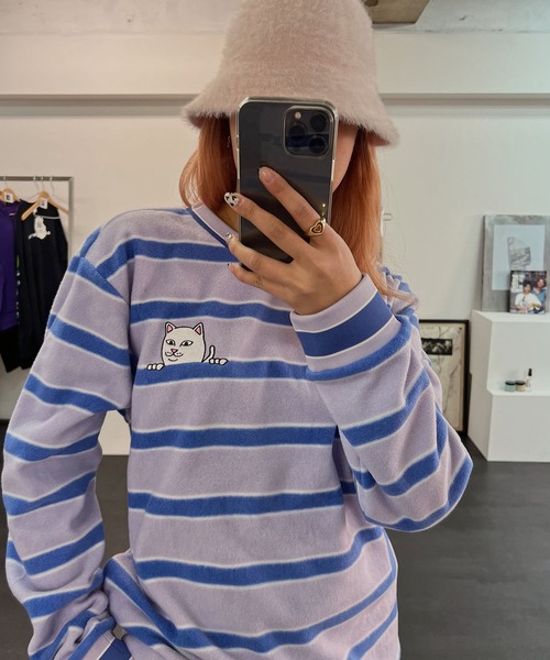 RIPNDIP(リップンディップ)の「RIP N DIP/リップンディップ Peeking Nermal Brushed Fleece Crewneck クルーネックフリース ボーダー オーバーサイズ(スウェット・メンズ・ラベンダー・M/L/XL)」の1枚目の写真