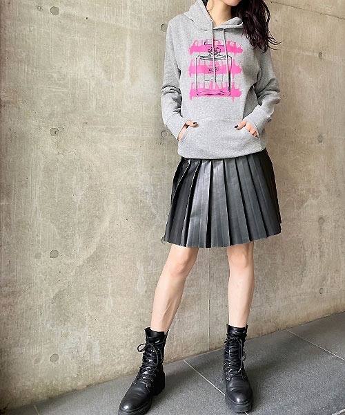 Kare/ME（カーミー）の「【Kare/ME/カーミー】フレグランスボトルペイントフーディ（パーカー・レディース・ホワイト/ブラック/グレー・SMALL）」の8枚目の写真