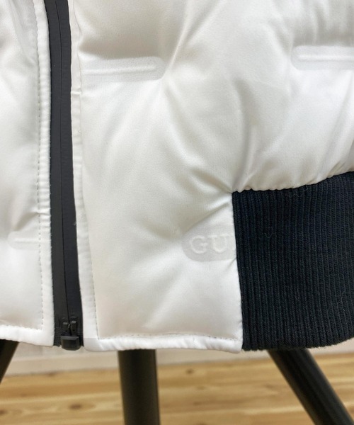 Guess（ゲス）の「エンボス加工ロゴデザインキルト中綿MA-1ブルソン（MA-1・メンズ・ブラック/ホワイト・L/M/XL/S）」の11枚目の写真