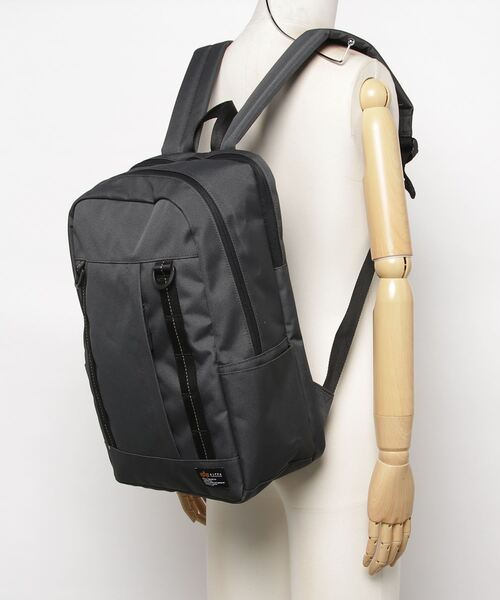 Alpha Industries（アルファインダストリーズ）の「ポリエステルコーデュラ 2ルームデイパック（バックパック/リュック・メンズ・ブラック/グレー系その他・FREE）」の3枚目の写真