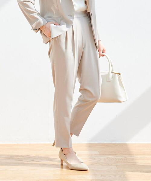 green label relaxing（グリーンレーベルリラクシング）の「【WEB限定】［ XS /H148-155㎝］サラフール テーパード パンツ -ウォッシャブル・ストレッチ・防シワ・UVカット-（その他パンツ・レディース・ベージュ/イエロー/ライム/ネイビー/ブラック・XS）」の2枚目の写真