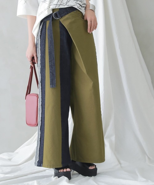 osharewalker（オシャレウォーカー）の「【廃盤】『カシュクールデニム切替ワイドパンツ』（デニムパンツ・レディース・インディゴブルー・1/2）」の2枚目の写真