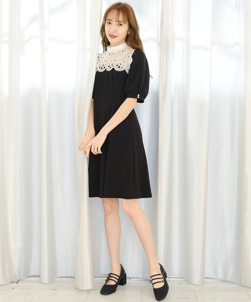 TITTY&CO.(ティティーアンドコー)の「【TITTY&CO.】オーバーレースカラーカットワンピース(ワンピース・レディース・ベージュ/ブラック・SMALL/MEDIUM)」の6枚目の写真