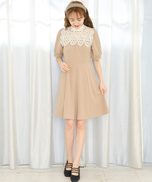 TITTY&CO.(ティティーアンドコー)の「【TITTY&CO.】オーバーレースカラーカットワンピース(ワンピース・レディース・ベージュ/ブラック・SMALL/MEDIUM)」の8枚目の写真