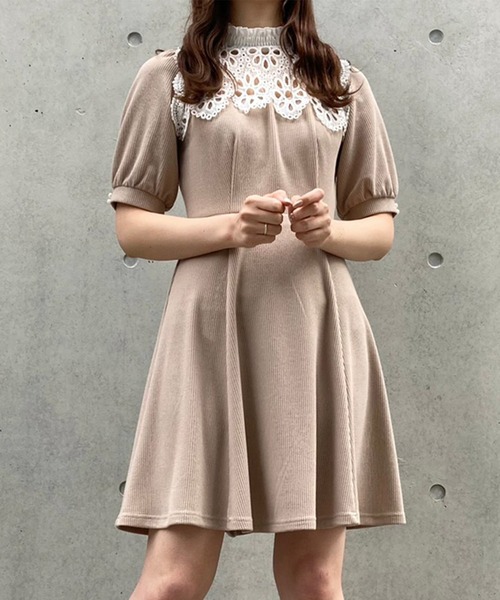 TITTY&CO.(ティティーアンドコー)の「【TITTY&CO.】オーバーレースカラーカットワンピース(ワンピース・レディース・ベージュ/ブラック・SMALL/MEDIUM)」の20枚目の写真