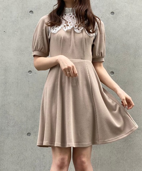 TITTY&CO.(ティティーアンドコー)の「【TITTY&CO.】オーバーレースカラーカットワンピース(ワンピース・レディース・ベージュ/ブラック・SMALL/MEDIUM)」の21枚目の写真