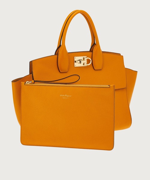 FERRAGAMO(フェラガモ)の「FERRAGAMO STUDIO SOFT BAG(ハンドバッグ・レディース・ダークオレンジ・ONE SIZE)」の2枚目の写真