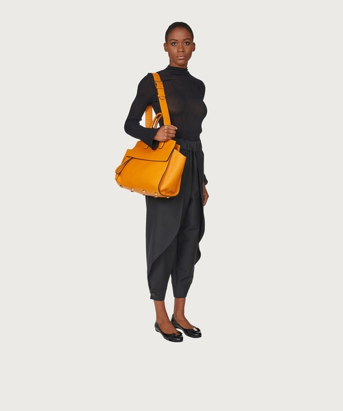 FERRAGAMO(フェラガモ)の「FERRAGAMO STUDIO SOFT BAG(ハンドバッグ・レディース・ダークオレンジ・ONE SIZE)」の7枚目の写真