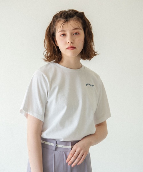 idem（イデム）の「idem logo T-shirt/idemロゴ刺繍Tシャツ（Tシャツ/カットソー・レディース・ホワイト/ブラック/パープル・FREE）」の4枚目の写真