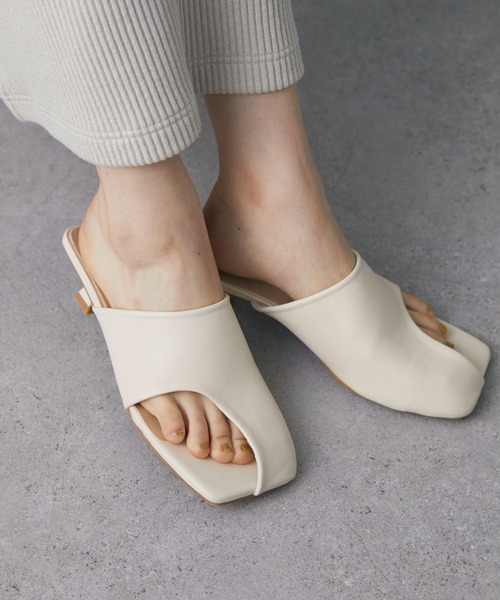 CRAFT STANDARD BOUTIQUE（クラフトスタンダードブティック）の「スクエアトングカバーヒールサンダル　＊（サンダル・レディース・ブラック/オフホワイト・S/M/L）」の2枚目の写真