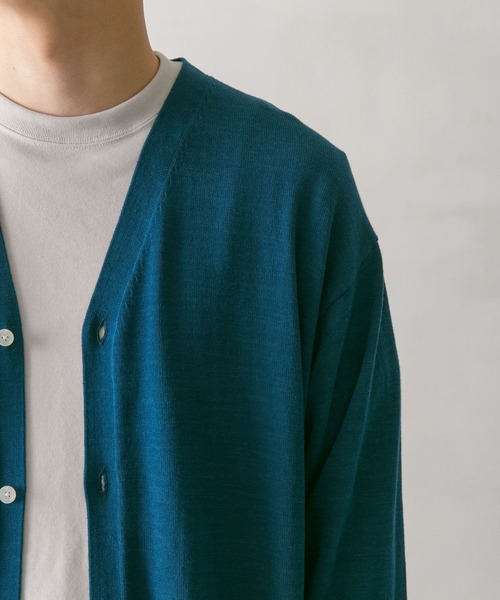 URBAN RESEARCH DOORS（アーバンリサーチドアーズ）の「強撚Vネックカーディガン（カーディガン/ボレロ・メンズ・ライトグレー/ネイビー/ターコイズブルー/グリーン・M/L）」の7枚目の写真
