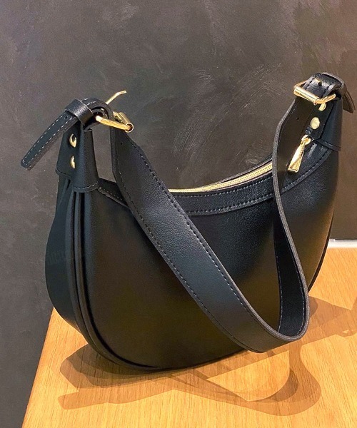 Dalfwin(ダールフィン)の「三日月ショルダーバッグ(ショルダーバッグ・レディース・ブラック/アイボリー/ベージュ・ONE SIZE/FREE)」の7枚目の写真