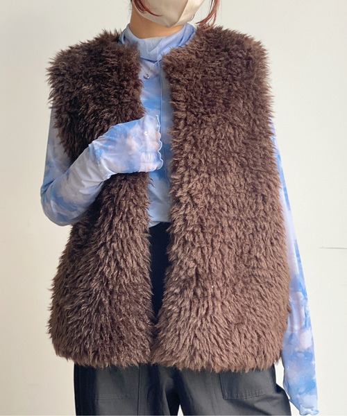 CPCM(シーピーシーエム)の「ボリュームプードルファーベスト(ベスト・レディース・ブラウン/オフホワイト/モカ・FREE)」の2枚目の写真