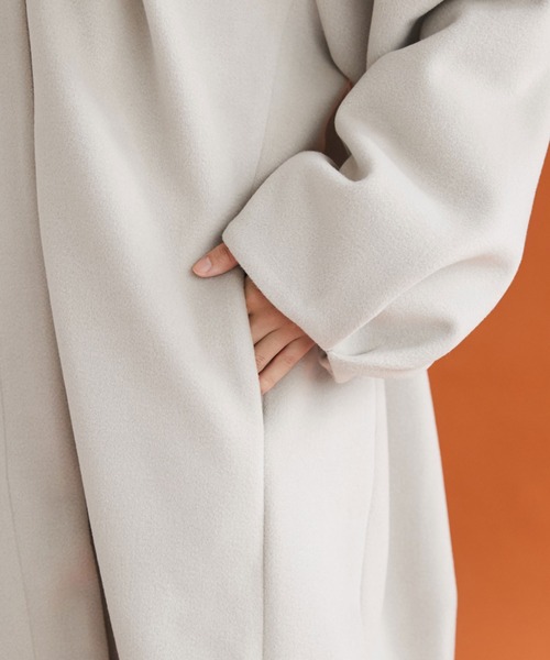 Doux archives（ドゥアルシーヴ）の「タックアクセントコクーンコート（ノーカラーコート・レディース・アイボリー/オレンジ/キャメル・FREE）」の9枚目の写真