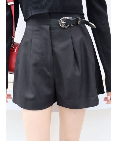 EVRIS(エヴリス)の「バックルデザインショートパンツ(その他パンツ・レディース・ブラウン/ブルー/ブラック・MEDIUM/SMALL)」の4枚目の写真