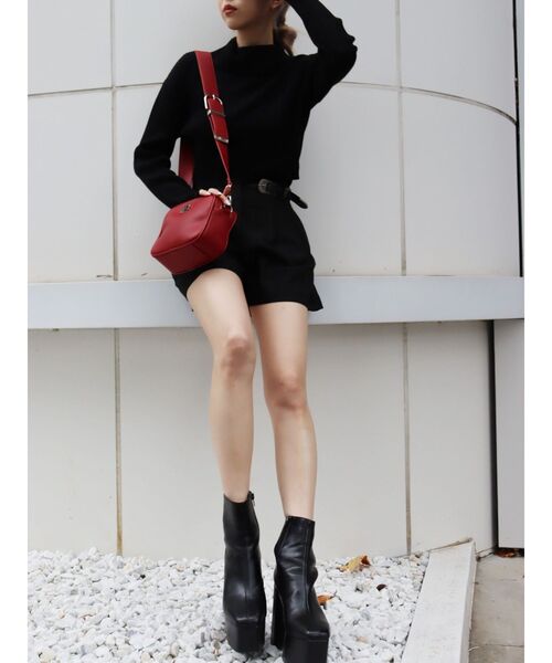 EVRIS(エヴリス)の「バックルデザインショートパンツ(その他パンツ・レディース・ブラウン/ブルー/ブラック・MEDIUM/SMALL)」の9枚目の写真