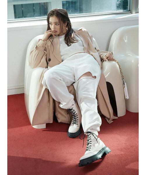 EVRIS(エヴリス)の「ショートスウェットトップス【セットアップ着用可能】(スウェット・レディース・ホワイト/ブラック/ブルー・FREE)」の11枚目の写真