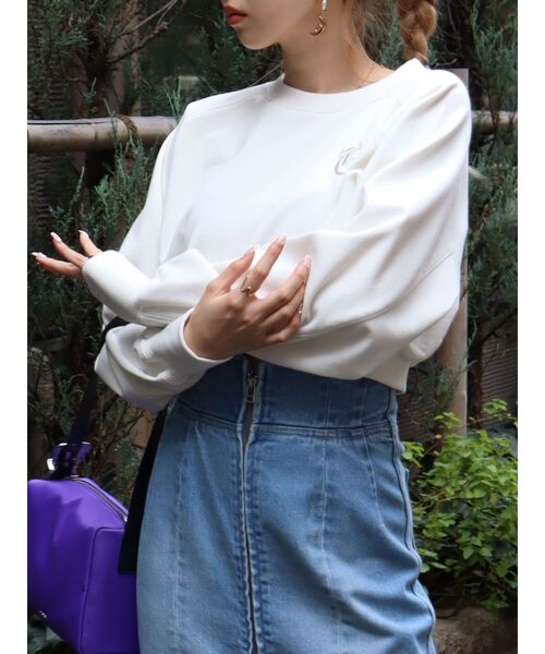 EVRIS(エヴリス)の「ショートスウェットトップス【セットアップ着用可能】(スウェット・レディース・ホワイト/ブラック/ブルー・FREE)」の6枚目の写真