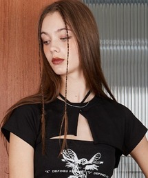 outxo（アウトエクソ）の「A'GEM/9 × .kom『OUTXO/アウトエクソ』half slit top white/ハーフスリットトップ（Tシャツ/カットソー）」