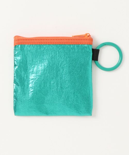 ACCOMMODE（アコモデ）の「【Universal Filmarket】アンブリン　カラビナ付きメタリックミニポーチ（ポーチ・レディース・その他1/その他2/その他3/その他4・FREE）」の7枚目の写真