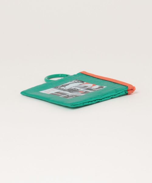 ACCOMMODE（アコモデ）の「【Universal Filmarket】アンブリン　カラビナ付きメタリックミニポーチ（ポーチ・レディース・その他1/その他2/その他3/その他4・FREE）」の6枚目の写真