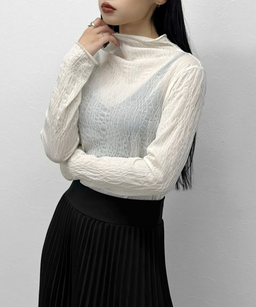 LVEU.（ラブユ.）の「【ZOZOTOWN限定】Nuance pattern high neck sheer tops / ニュアンス柄ハイネックシアートップス（Tシャツ/カットソー・レディース・ブラック/アイボリー・FREE）」の2枚目の写真