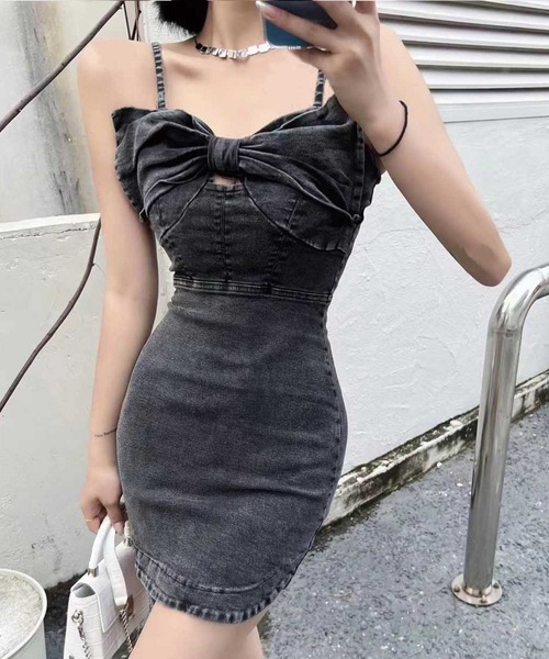 SPIGA(スピーガ)の「フロントリボンデニムキャミワンピース(ワンピース・レディース・ブラック/ブルー・FREE)」の11枚目の写真