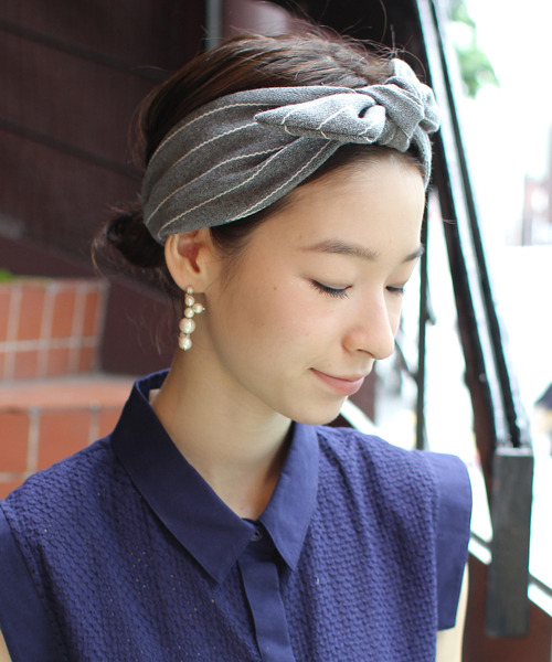 Ray BEAMS（レイビームス）の「Ctrl freak / ピンストライプヘアバンド（ヘアバンド・レディース・ライトグレー/ネイビー・ONE SIZE）」の2枚目の写真