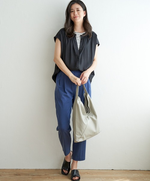 ikka(イッカ)の「カッセンギャザーフレンチソデシャツ(シャツ/ブラウス・レディース・モカ/ブルー系その他/ブラック・L/M)」の5枚目の写真