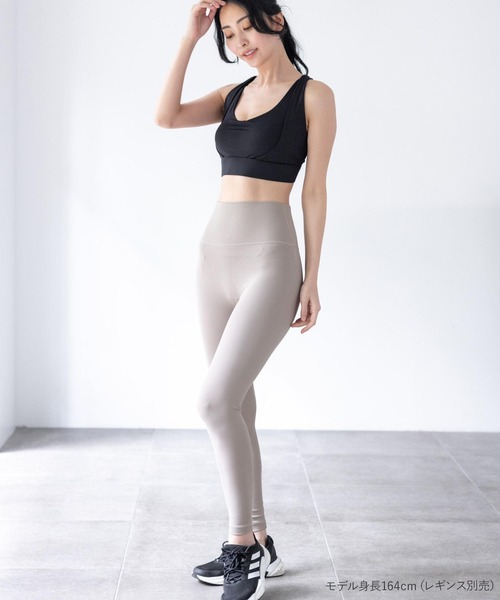 fran de lingerie（フランデランジェリー）の「スポーツ時の揺れからしっかりバストを守る 「フィットネスブラ」（キャミソール・レディース・ブルー/ブラック/パープル・L/M）」の4枚目の写真