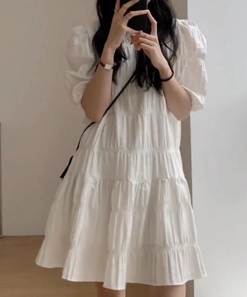 gossip!ロサンゼルス(ゴシップロサンゼルス)の「YUGA パフスリーブ プリーツワンピース(ワンピース・レディース・ホワイト/ブラック・L/M)」の2枚目の写真