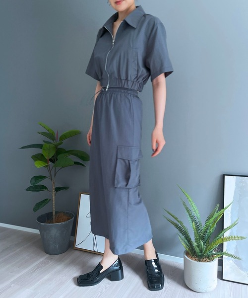 Jewelobe(ジュエローブ)の「CPOジップアップシャツ×カーゴスカート ナイロンライクセットアップ(セットアップ・レディース・グレー/カーキ・FREE)」の4枚目の写真