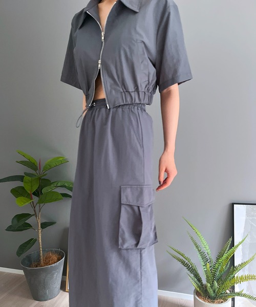 Jewelobe(ジュエローブ)の「CPOジップアップシャツ×カーゴスカート ナイロンライクセットアップ(セットアップ・レディース・グレー/カーキ・FREE)」の7枚目の写真