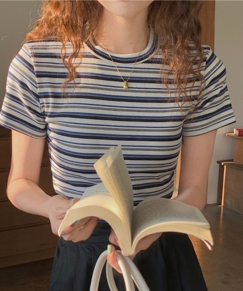 LADY LIKE（レディライク）の「マルチボーダーコンパクトニット（ニット/セーター・レディース・ブラック/イエロー/ネイビー・M）」の6枚目の写真