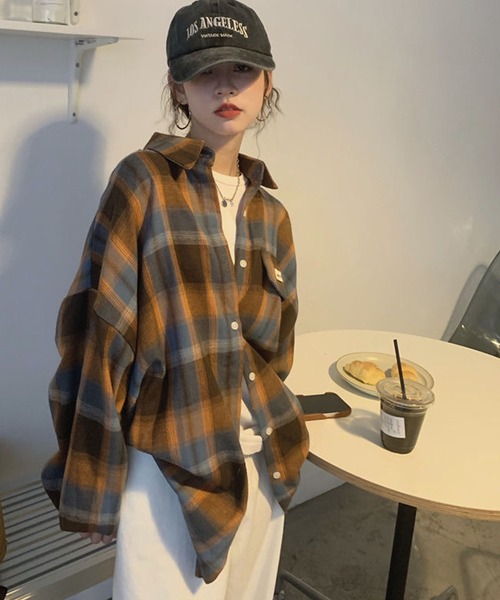 meJane（ミージェーン）の「オンブレチェックBigシャツ（シャツ/ブラウス・レディース・ブラウン系/ネイビー系・FREE）」の3枚目の写真