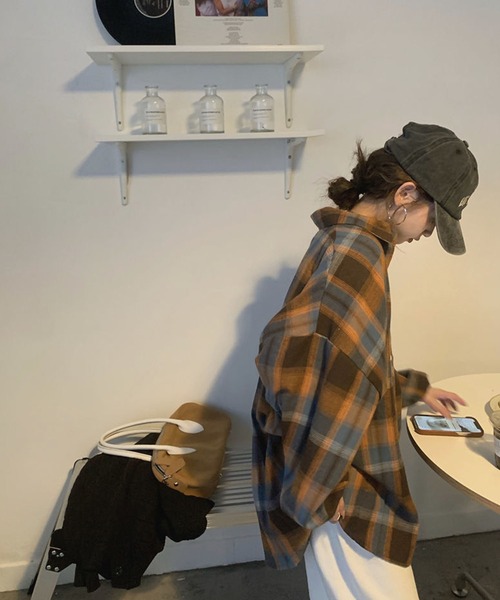 meJane（ミージェーン）の「オンブレチェックBigシャツ（シャツ/ブラウス・レディース・ブラウン系/ネイビー系・FREE）」の21枚目の写真