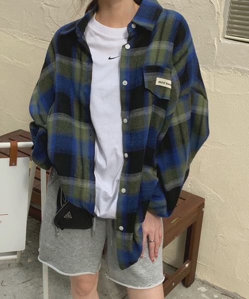 meJane（ミージェーン）の「オンブレチェックBigシャツ（シャツ/ブラウス・レディース・ブラウン系/ネイビー系・FREE）」の13枚目の写真