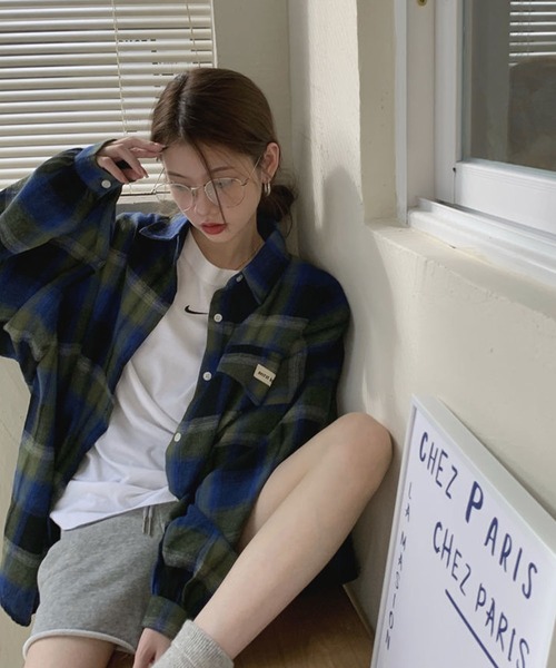 meJane（ミージェーン）の「オンブレチェックBigシャツ（シャツ/ブラウス・レディース・ブラウン系/ネイビー系・FREE）」の16枚目の写真