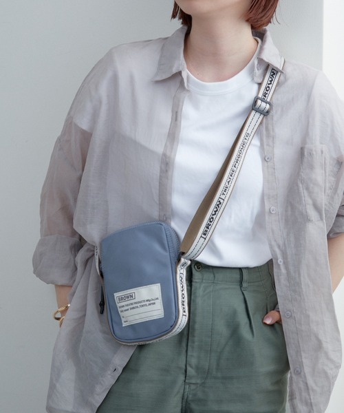 BROWN THEATRE PRODUCTS（ブラウンシアタープロダクツ）の「【BROWN THEATRE PRODUCTS別注】ナイロンスマホショルダーバッグ（ショルダーバッグ・レディース・ブラック/イエロー/ブラウン/ブルー/アイボリー・FREE）」の12枚目の写真