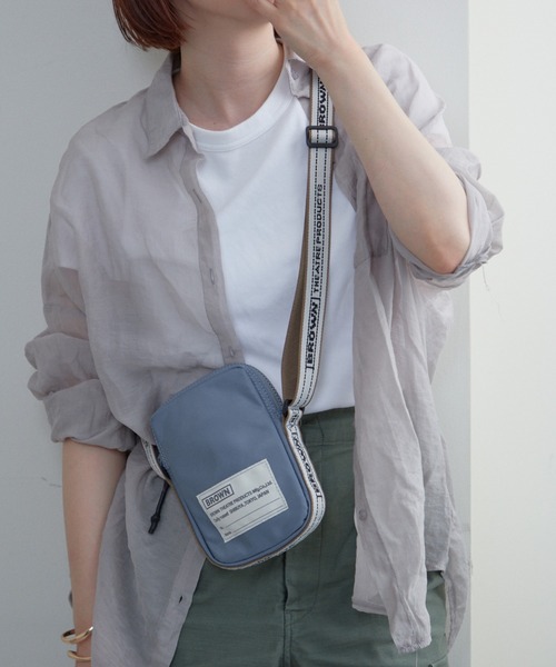 BROWN THEATRE PRODUCTS（ブラウンシアタープロダクツ）の「【BROWN THEATRE PRODUCTS別注】ナイロンスマホショルダーバッグ（ショルダーバッグ・レディース・ブラック/イエロー/ブラウン/ブルー/アイボリー・FREE）」の13枚目の写真