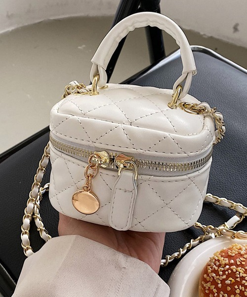 Jasmine Grandiflorum(ジャスミングランディフローラム)の「レザーキルティングミニショルダーバッグ(ショルダーバッグ・レディース・ホワイト/グリーン/ネイビー/ブラック/イエロー/ピンク・FREE)」の2枚目の写真